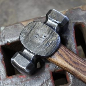 Rounding hammer