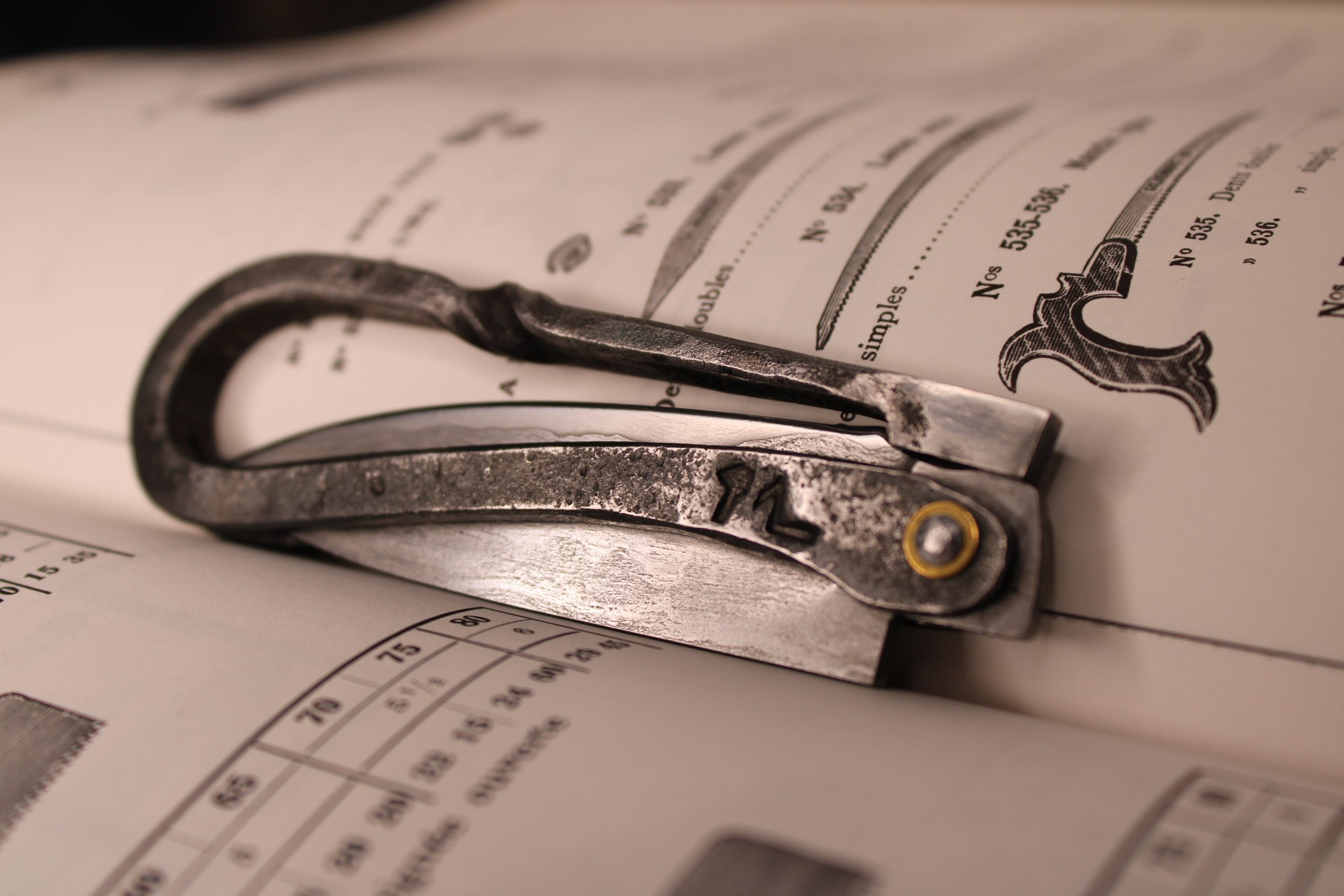 Cran plat squelettique